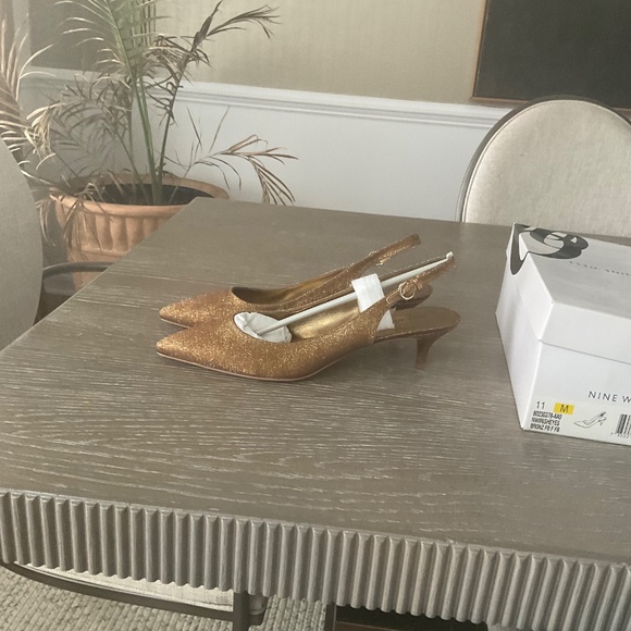 Nine West bronze gold sling back shoes, size 11 - Picture 2 of 4